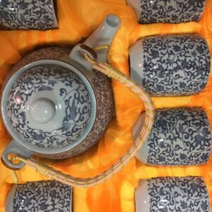 Théière avec son lot de 6 tasses – motif fleuri bleu