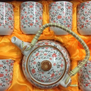 Théière avec son lot de 6 tasses – motif fleurs rouges