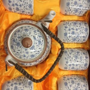 Théière avec son lot de 6 tasses – motif fleurs bleues