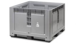 Caisse-palette industrielle rigide de type Geobox en plastique gris, structure renforcée avec pieds intégrés pour manutention par chariot élévateur, adaptée au stockage de gros volumes.